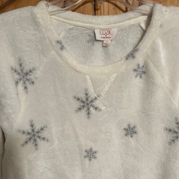 Cozie By Pink Rose 2 Piece Fleece Snowflakes Pajama Set - Picture 4 of 7